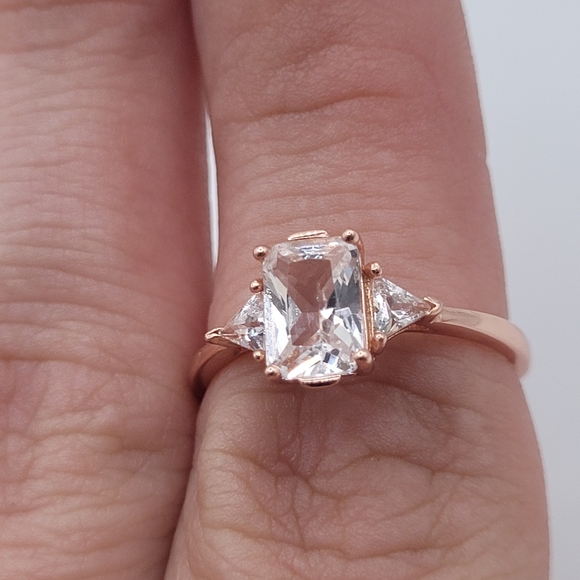 RoseGold plated 925 sterling silver ring with rectangular cut gem - Picture 12 of 16